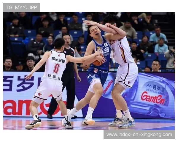 防守型中锋回潮,球队重拾篮板与保护禁区优势 防守型中锋回潮,球队重拾篮板与保护禁区优势