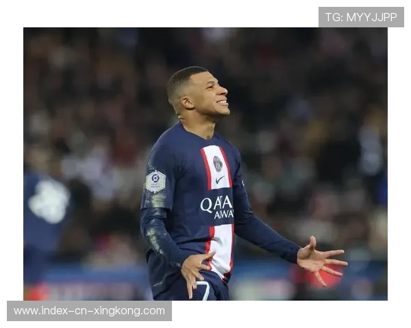 姆巴佩赛后怒踢矿泉水瓶：足球场上的真实情绪释放