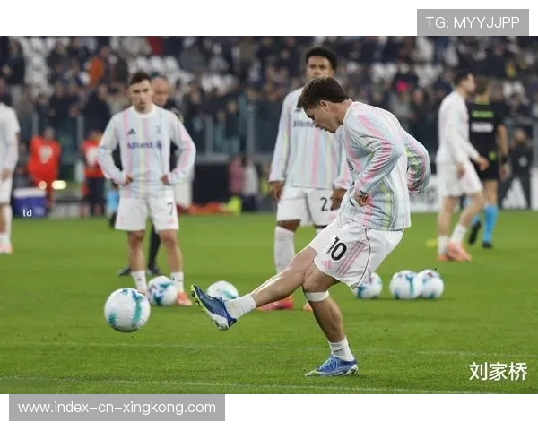 尤文前锋在训练中提升体能与接球后的射门连贯性 尤文前锋在训练中提升体能与接球后的射门连贯性