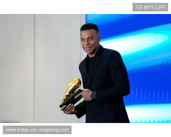 法国用实力回应质疑,姆巴佩站上最高领奖台 法国用实力回应质疑,姆巴佩站上最高领奖台