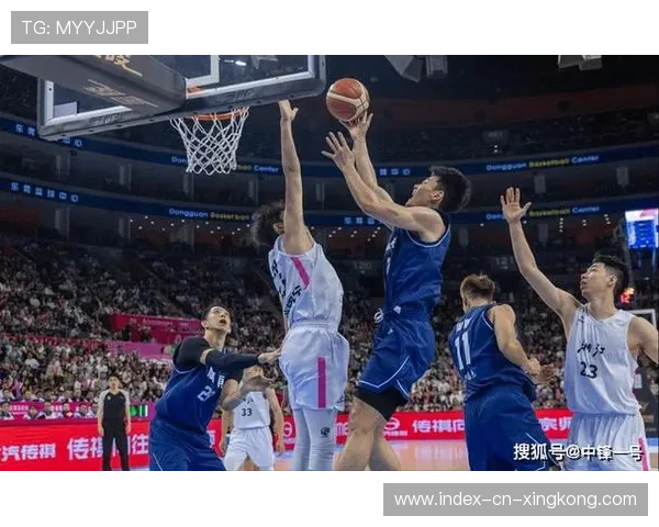 CBA广州依靠外线持续命中,主场瞬间被点燃 CBA广州依靠外线持续命中,主场瞬间被点燃