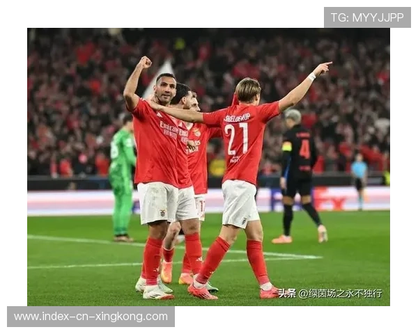 本菲卡锋线在比赛中为球队献出精彩表现