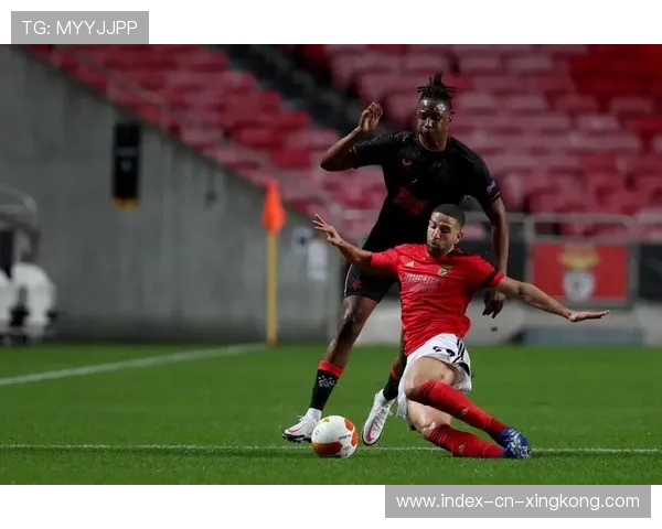 本菲卡拉法禁区外穿云箭，赛场热度瞬间爆炸