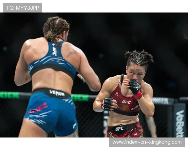 UFC膝撞正中肋骨：一击致命的瞬间，揭秘格斗的极限魅力