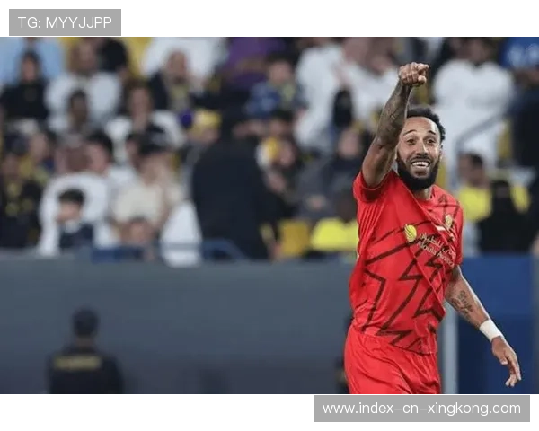 奥巴梅扬禁区内完成射门——那一刻点燃球场的锋芒